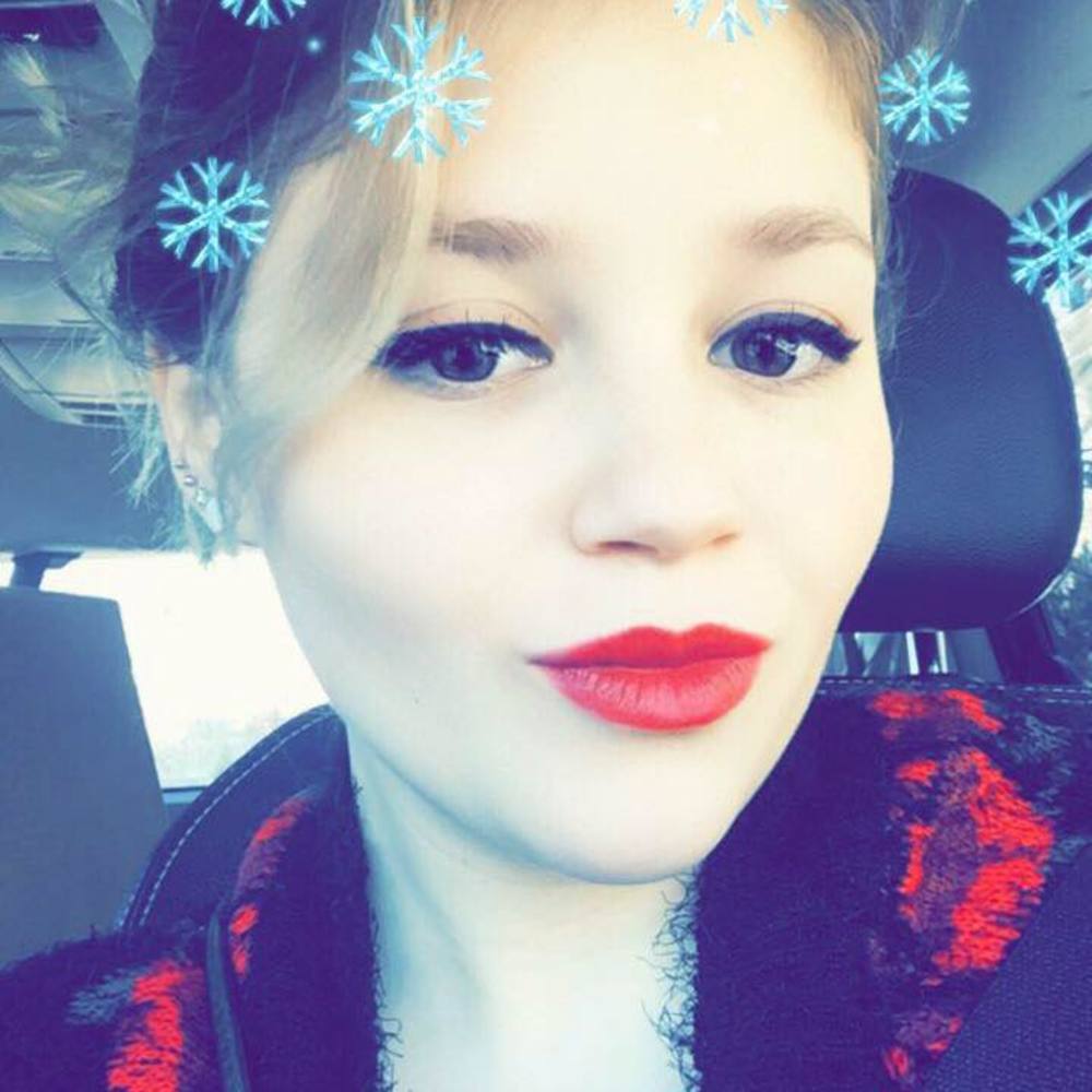 Meet your Posher, Elise
